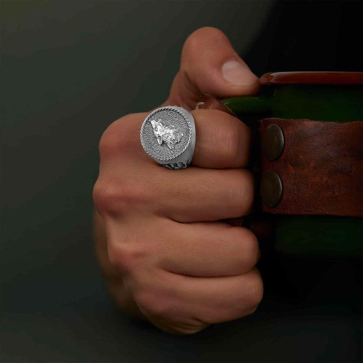 Howling Wolf Ring