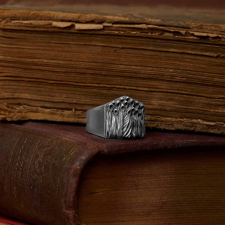 Creepy Ghost Ring