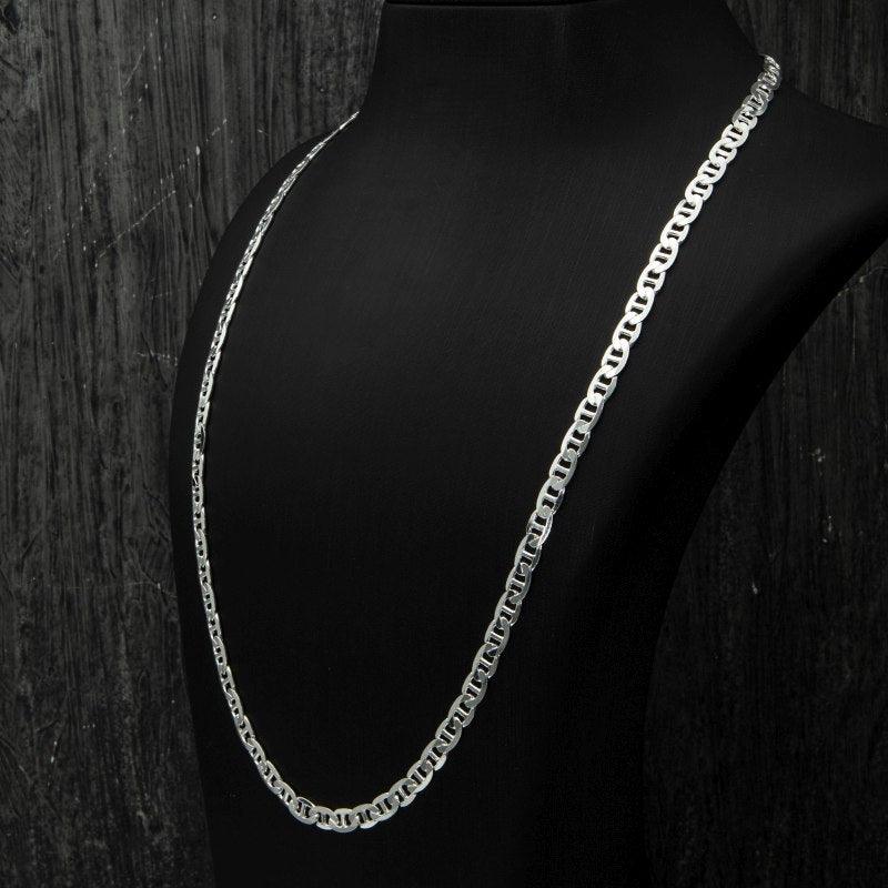 Mariner Chain Necklace on the neck view