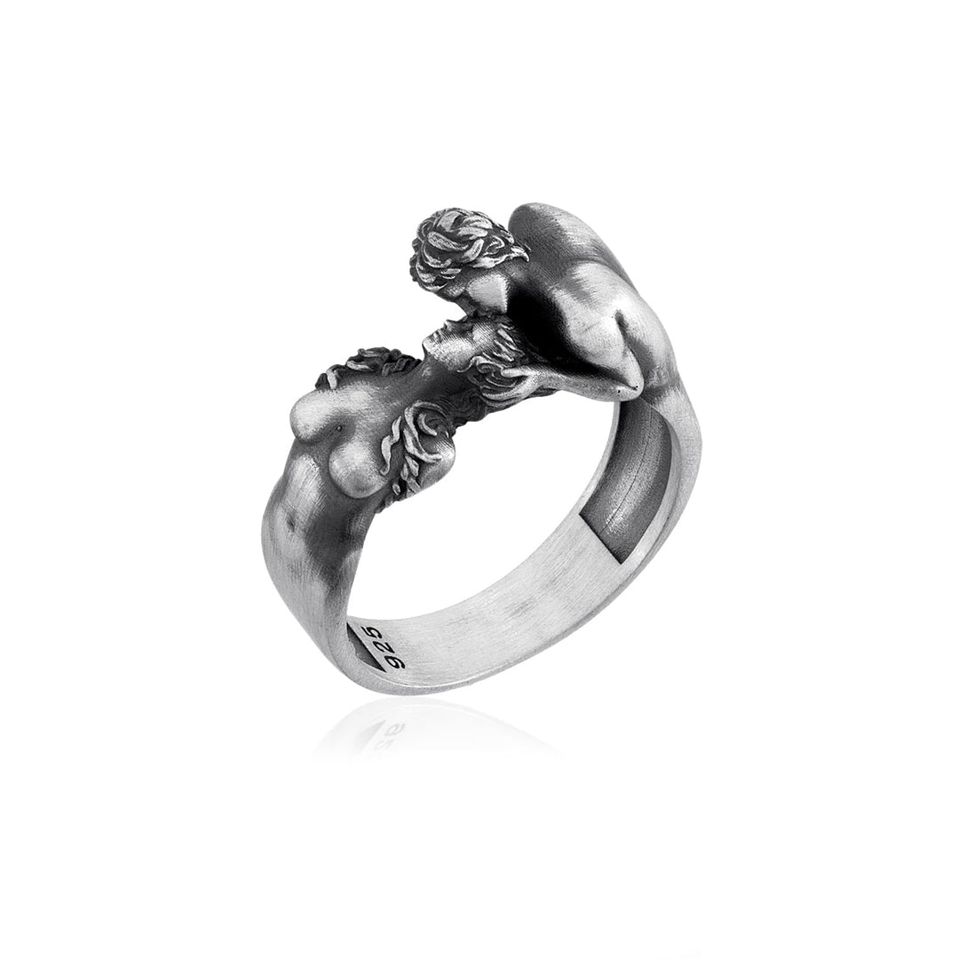 The Kiss of Unity Ring