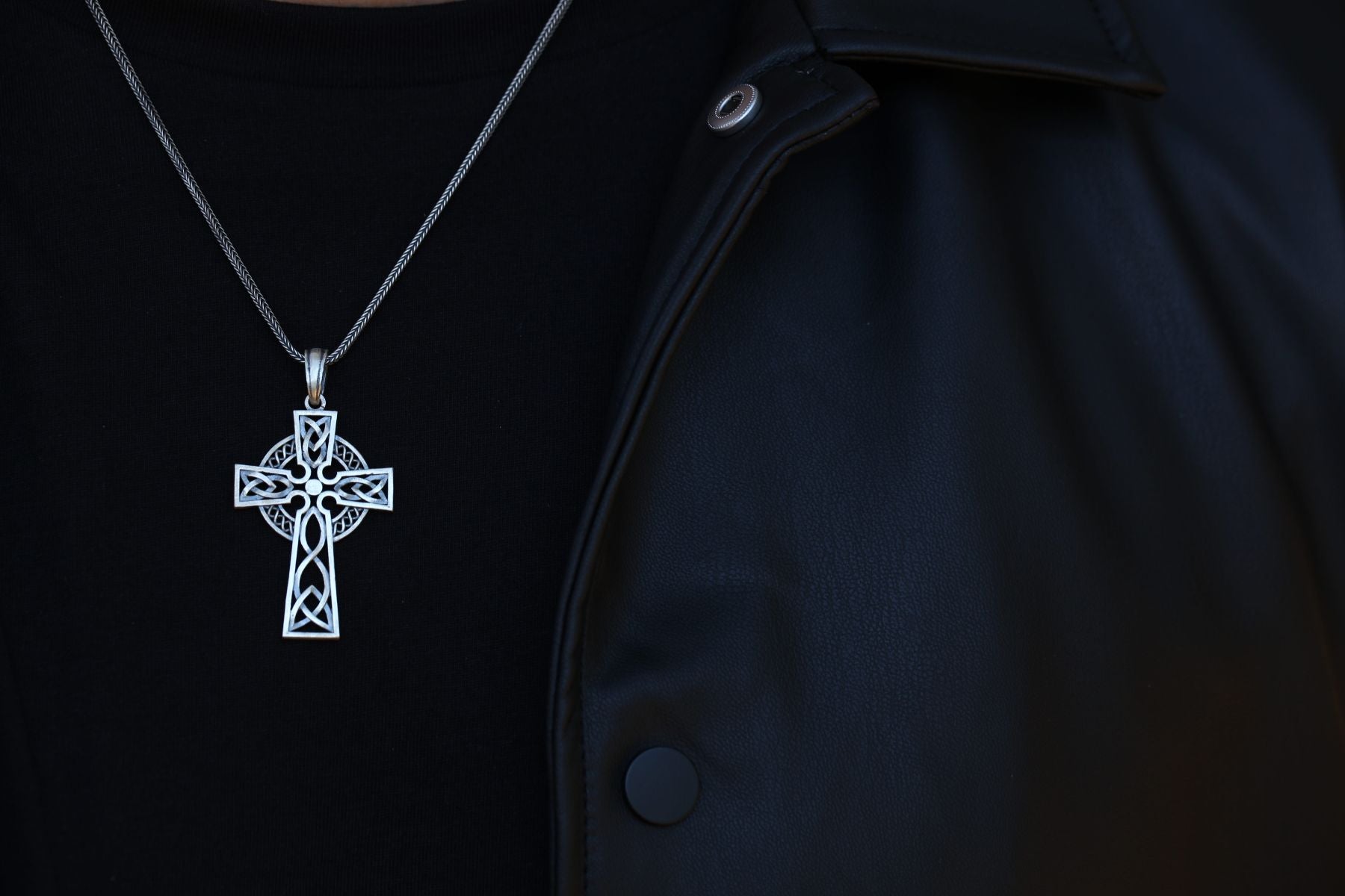 Celtic Cross Necklace: Meaning, Origins, Symbolism and Style