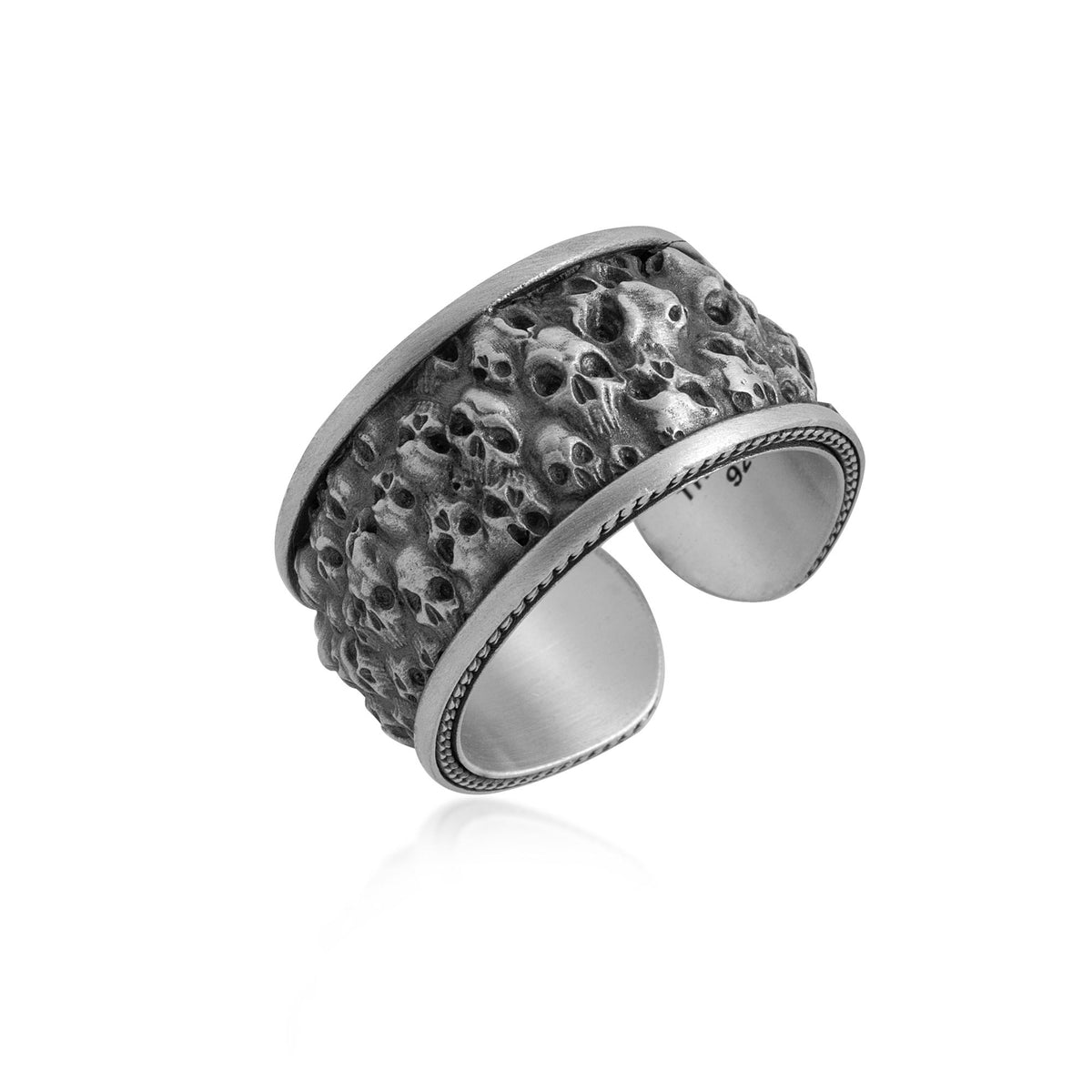 Memento Mori Skull Field Band Ring