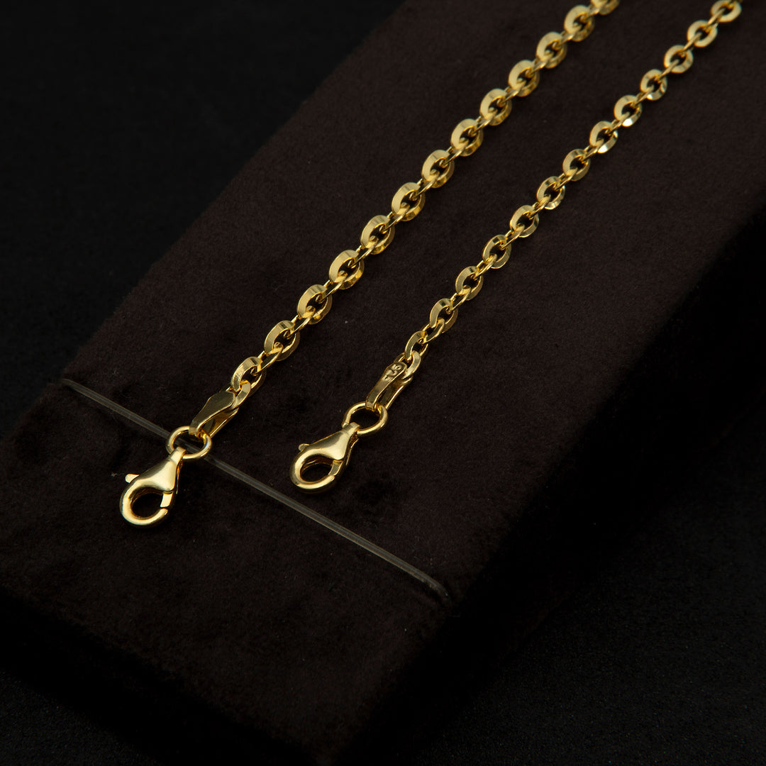 Gold Anchor Chain Bracelet closer look