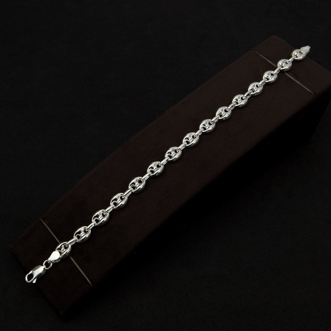 Rolo Chain Bracelet closer look
