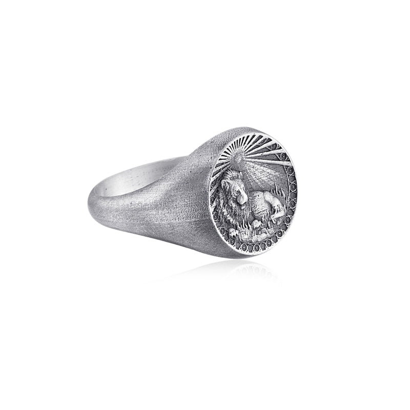 Leo Zodiac Ring side view