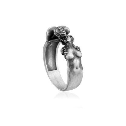 The Kiss of Unity Ring