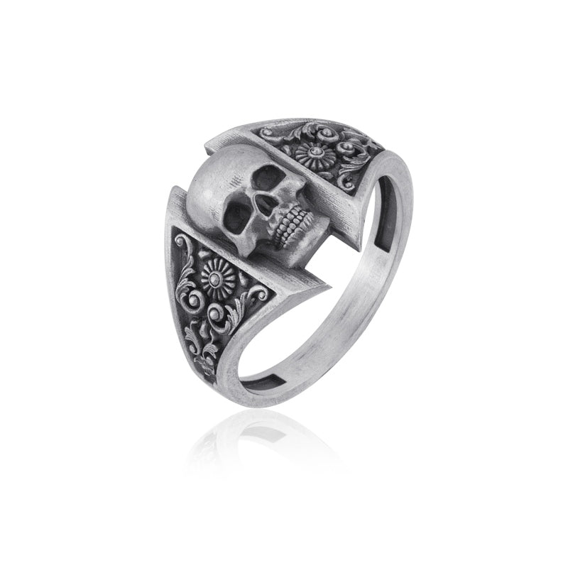 patterned skull ring side view