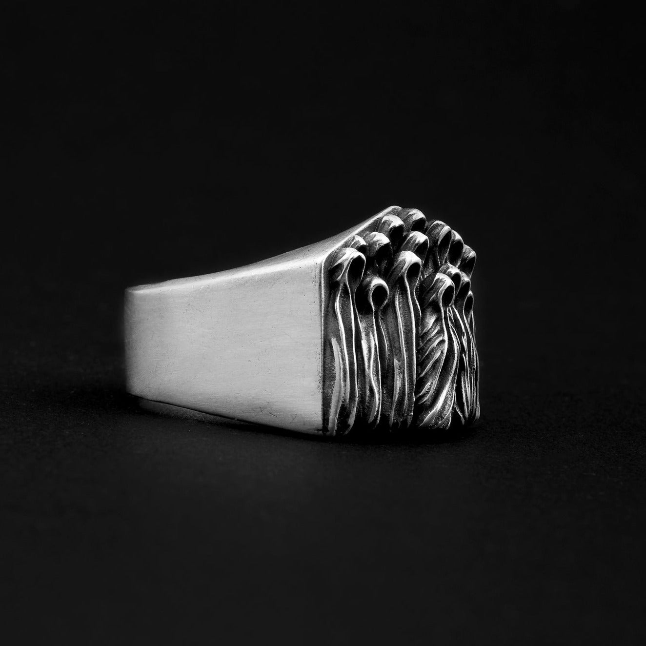 Creepy Ghost Ring