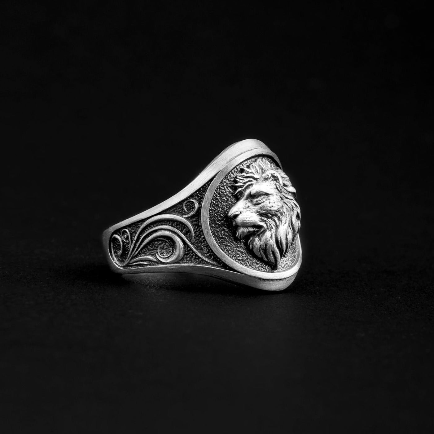 92.5% sterling silver handmade king lion head face high quality unique ring  band for gifting, stylish luxury lion ring sr363 | TRIBAL ORNAMENTS